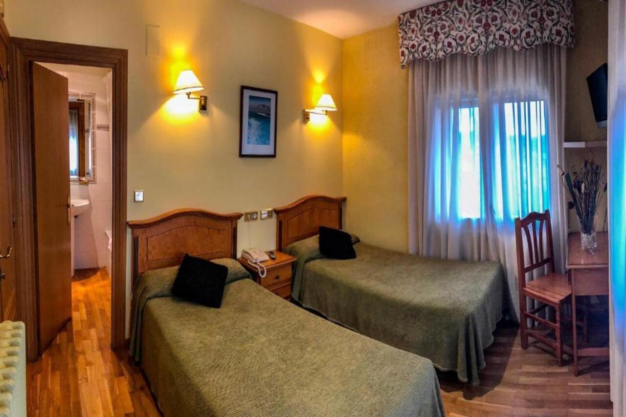 Hotel A Nieu Jaca Extérieur photo