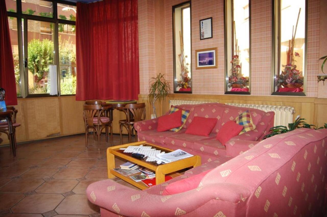 Hotel A Nieu Jaca Extérieur photo
