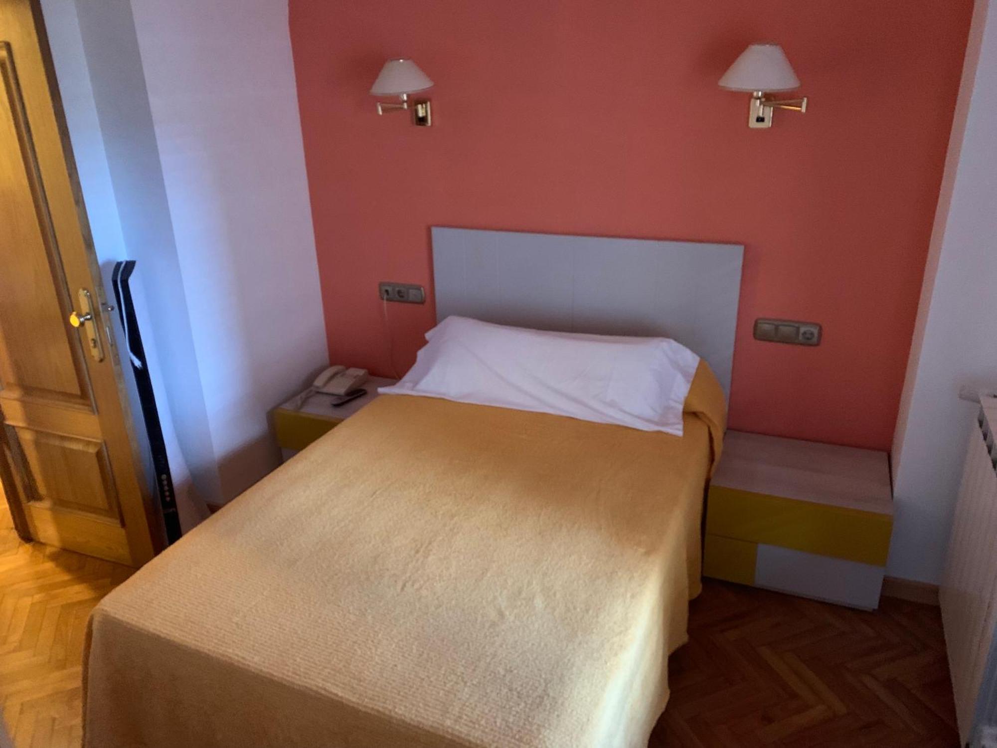Hotel A Nieu Jaca Extérieur photo