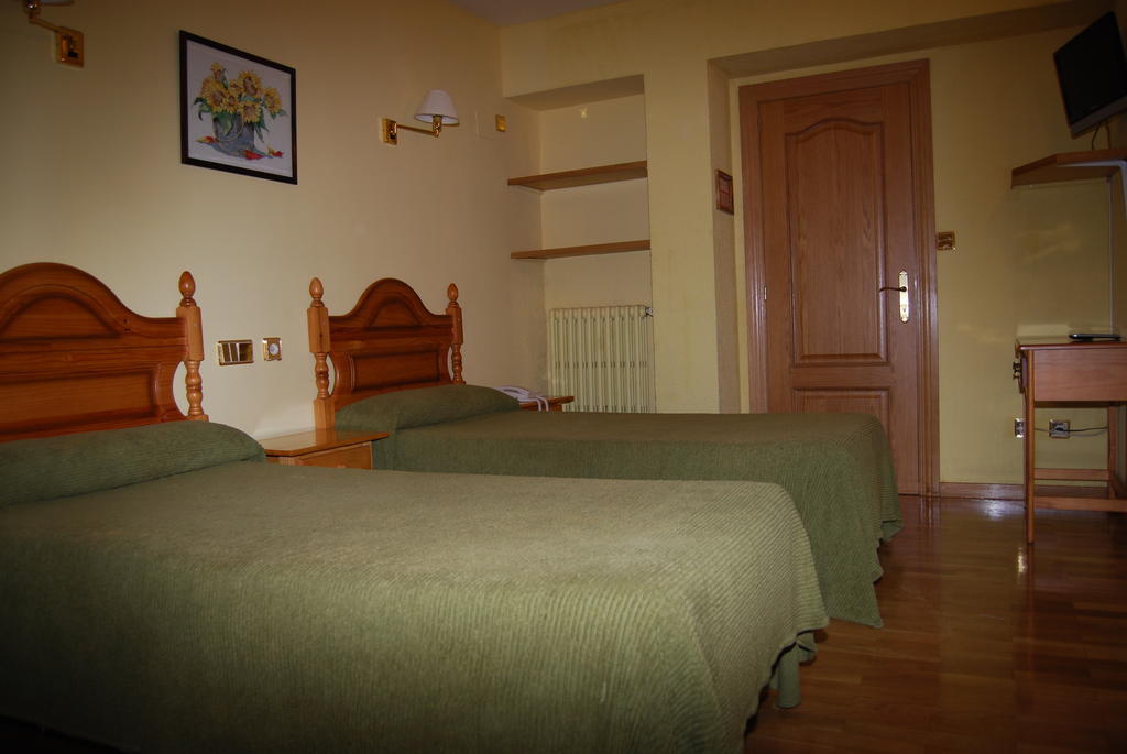 Hotel A Nieu Jaca Extérieur photo