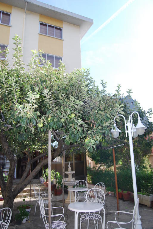 Hotel A Nieu Jaca Extérieur photo