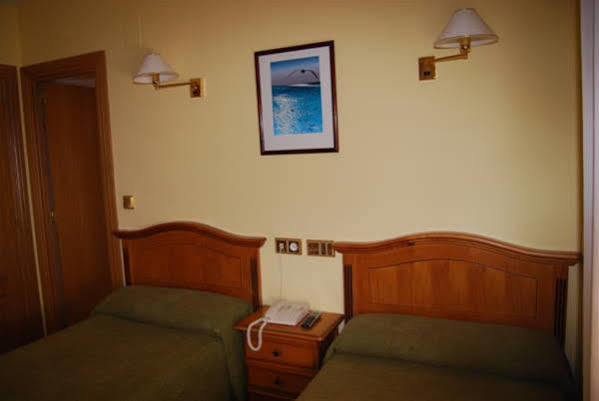 Hotel A Nieu Jaca Extérieur photo