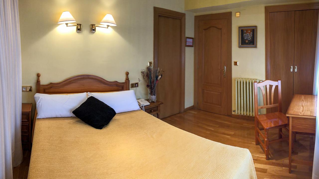 Hotel A Nieu Jaca Extérieur photo