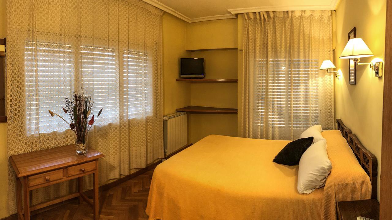 Hotel A Nieu Jaca Extérieur photo