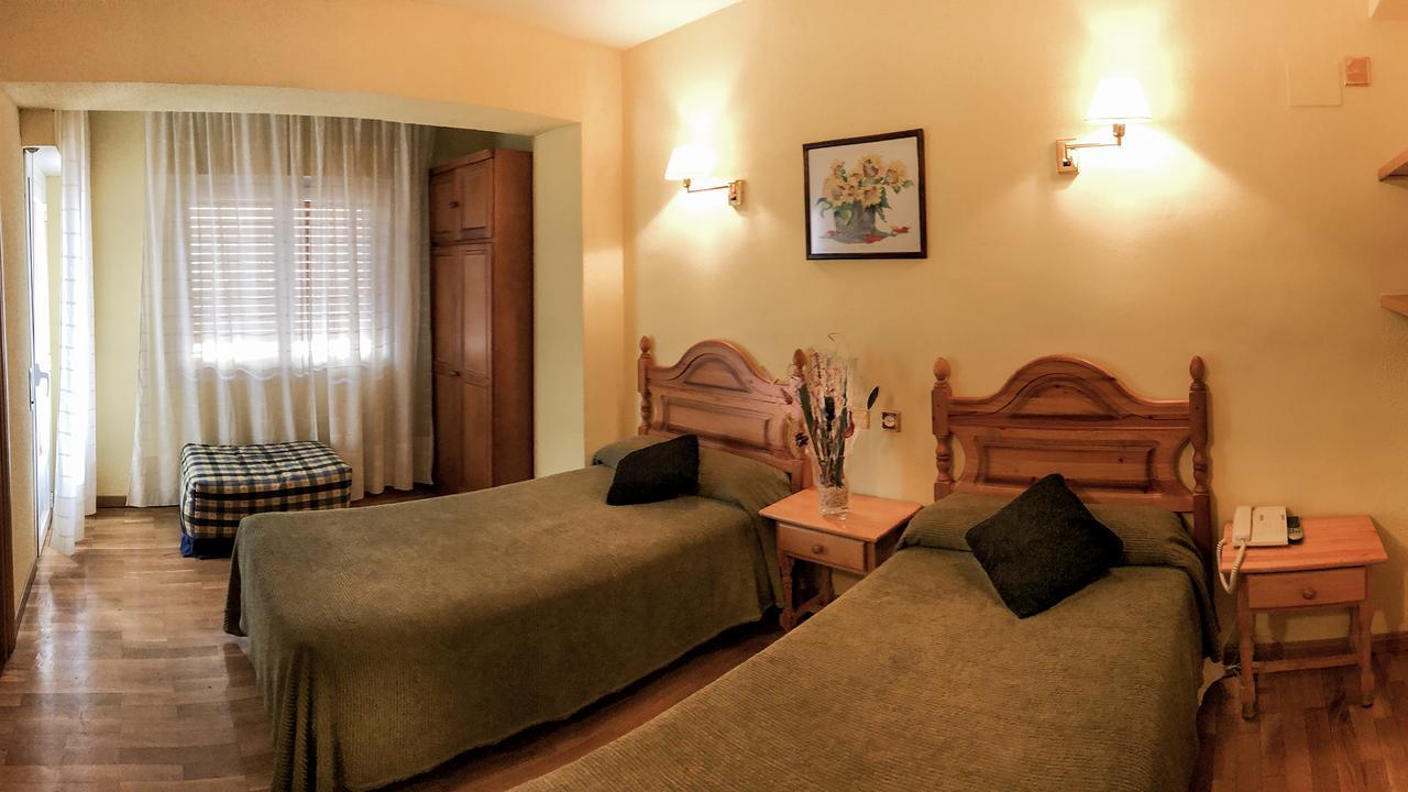 Hotel A Nieu Jaca Extérieur photo