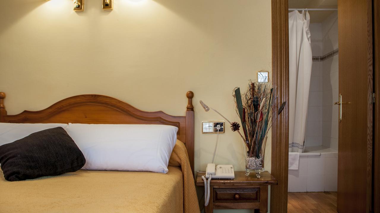 Hotel A Nieu Jaca Extérieur photo