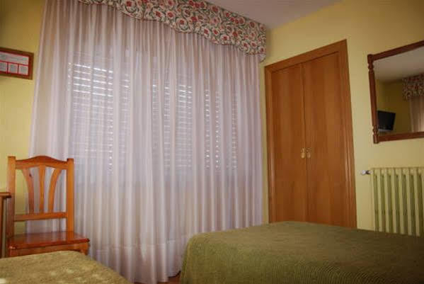 Hotel A Nieu Jaca Extérieur photo
