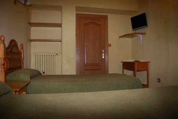 Hotel A Nieu Jaca Extérieur photo